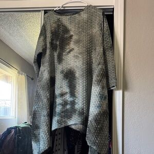 Textured Asymmetrical Tunic Top in Olive Gray Tie-Dye